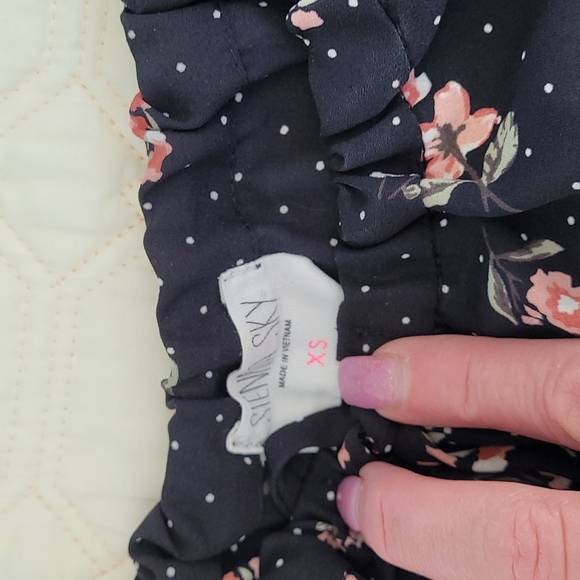 Black Floral Off the Shoulder Top Sz XS - Picture 3 of 8